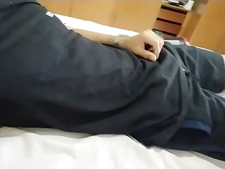 Novinho Juveniles safado de pau duro no short